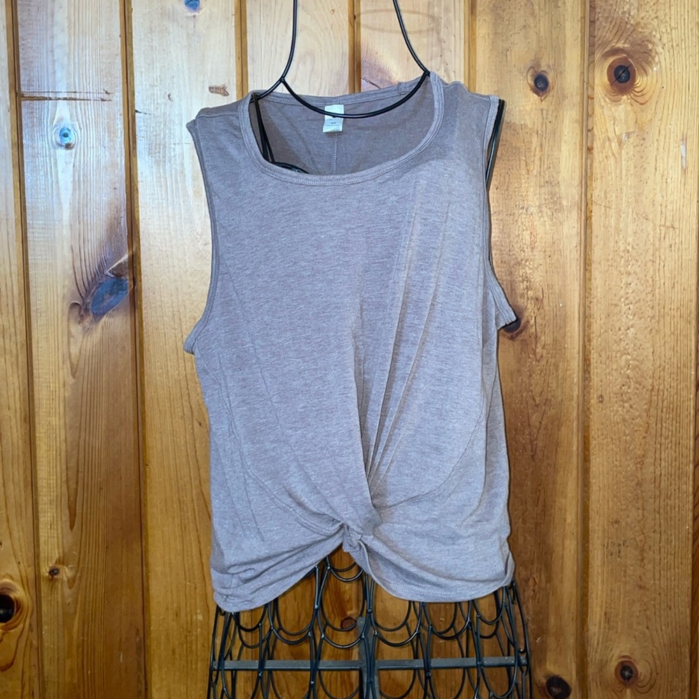 Yogalicious Womens Twisted Front Tank Top workout top size medium lavender top